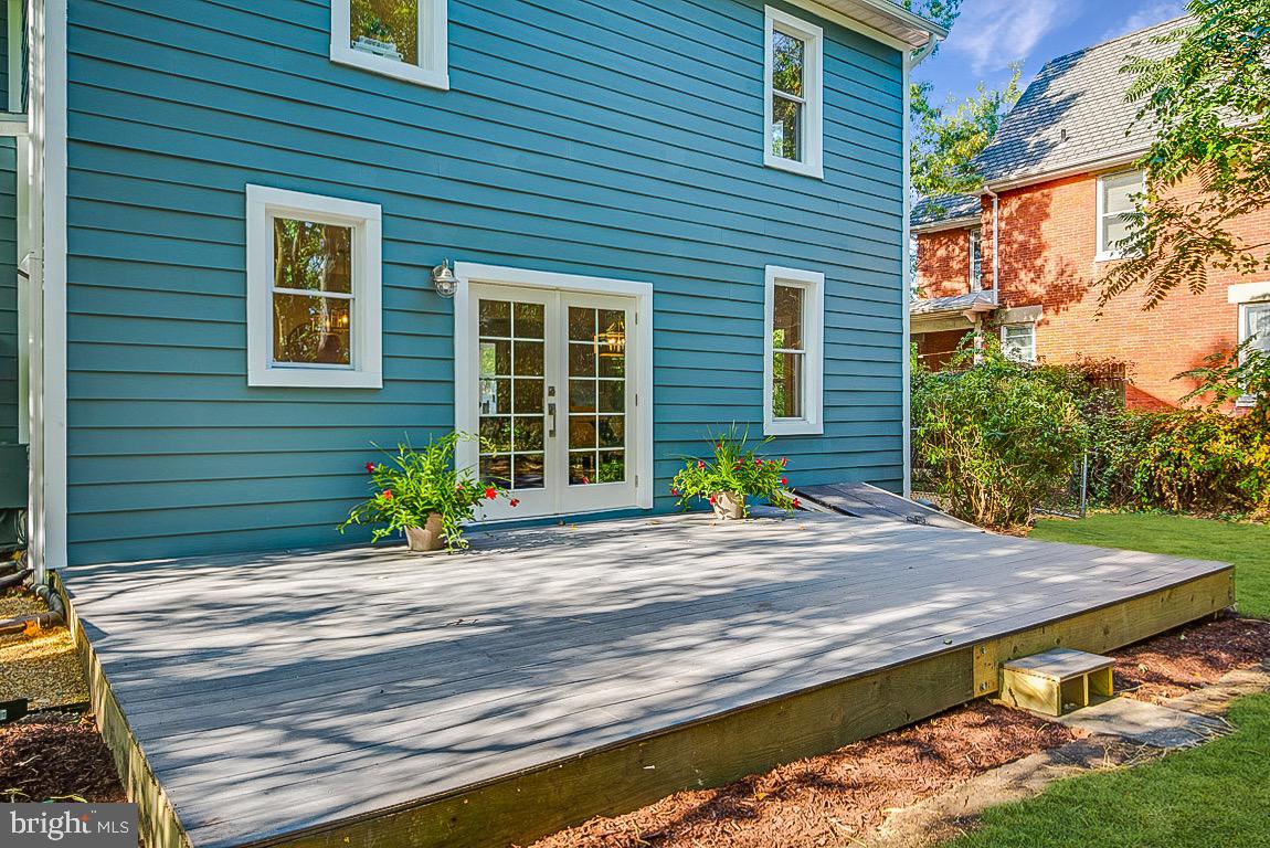 833 Bay Ridge Avenue Annapolis, MD 21403 - Photo 36 of 43 Deck and Rear Exterior