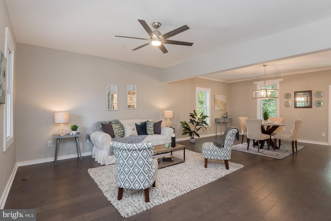 833 Bay Ridge Avenue Annapolis, MD 21403 - Photo 4 of 43 Living Room and Dining Room