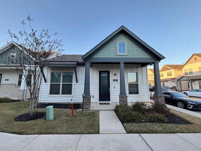 $2,199 | 825 West Mayfield Road, Unit 102, Arlington, TX 76015