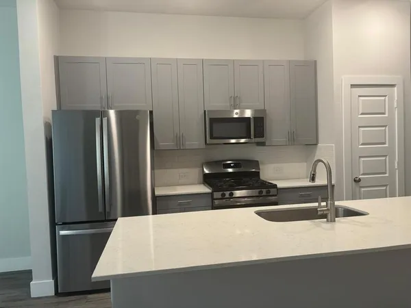 $2,199 | 825 West Mayfield Road, Unit 102, Arlington, TX 76015