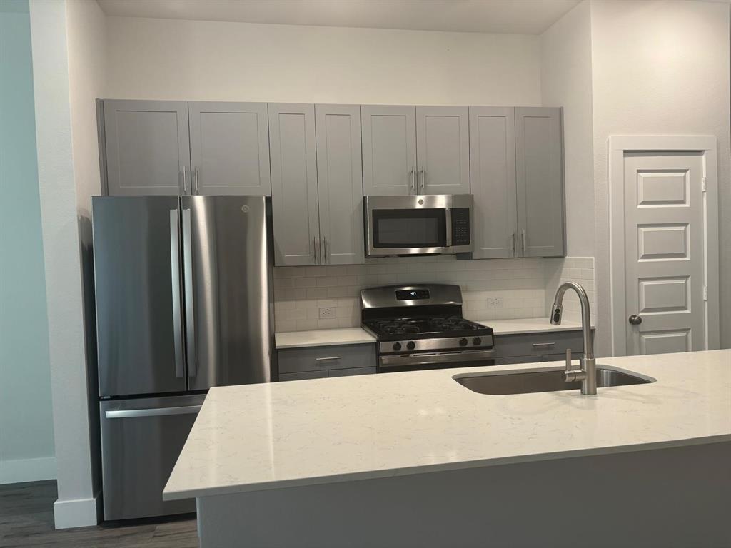 825 West Mayfield Road, Unit 102 Arlington, TX 76015 - Photo 2 of 17