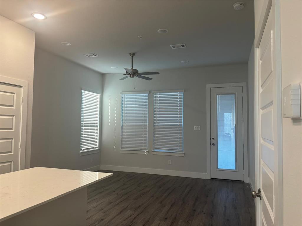 825 West Mayfield Road, Unit 102 Arlington, TX 76015 - Photo 3 of 17