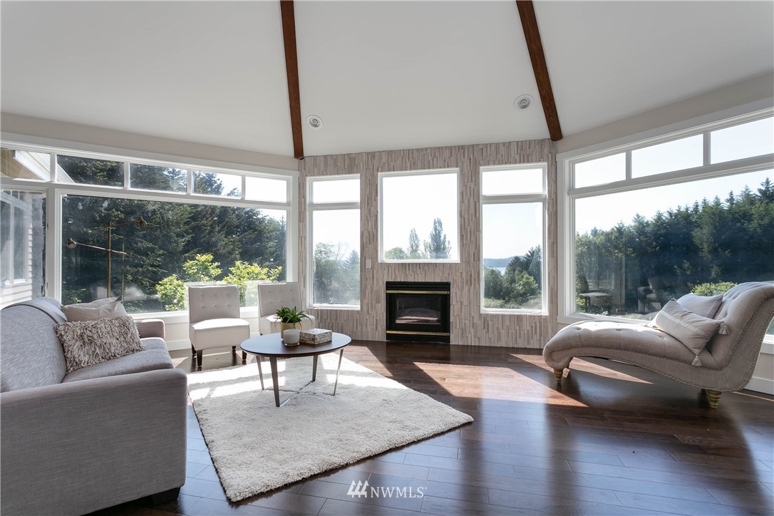 9225 Southwest Summerhurst Road Vashon, WA 98070 - Photo 3 of 25 Gallery Image 3