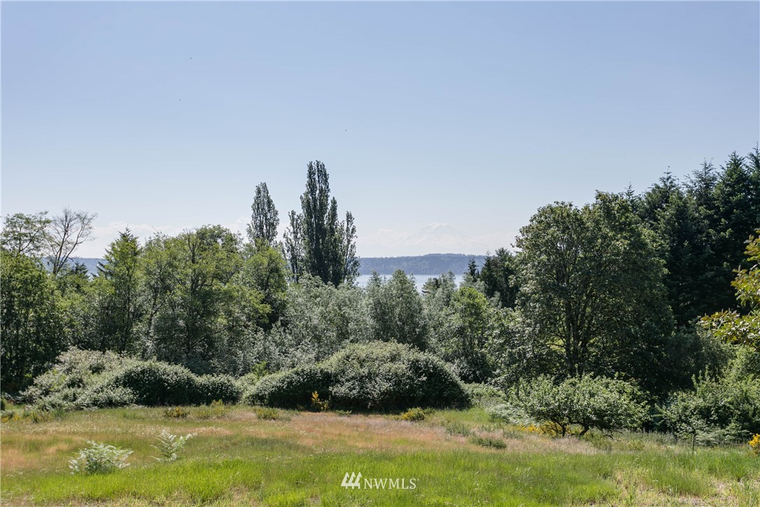 9225 Southwest Summerhurst Road Vashon, WA 98070 - Photo 22 of 25 Gallery Image 22