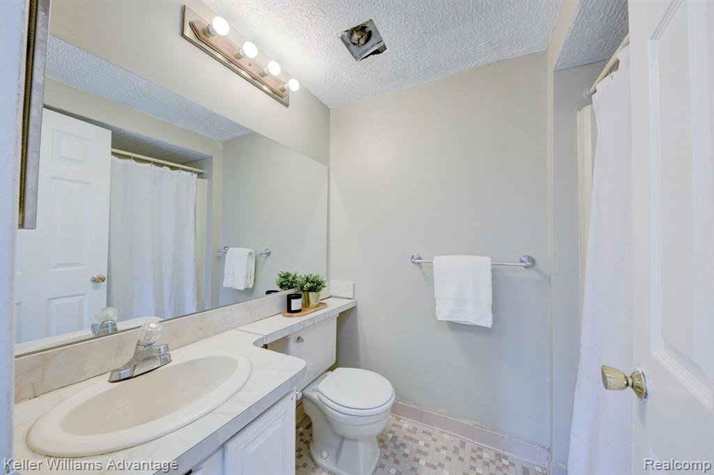 22364 Mill Road Novi, MI 48375 - Photo 38 of 61