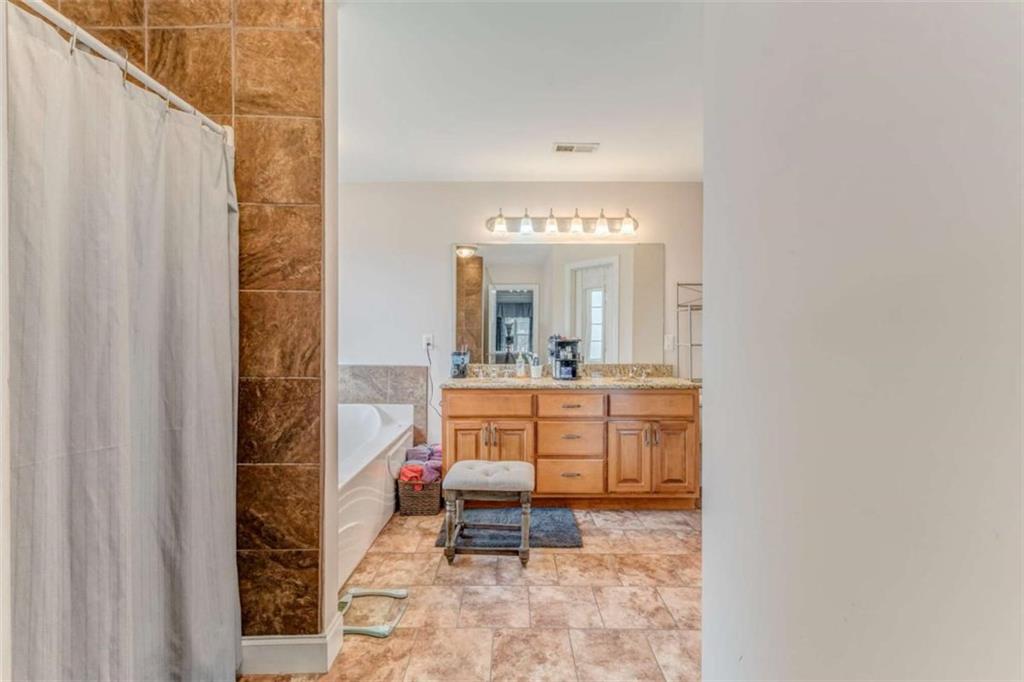 9 Royal Oak Drive Northeast Rome, GA 30165 - Photo 14 of 31 a room with painting and a table