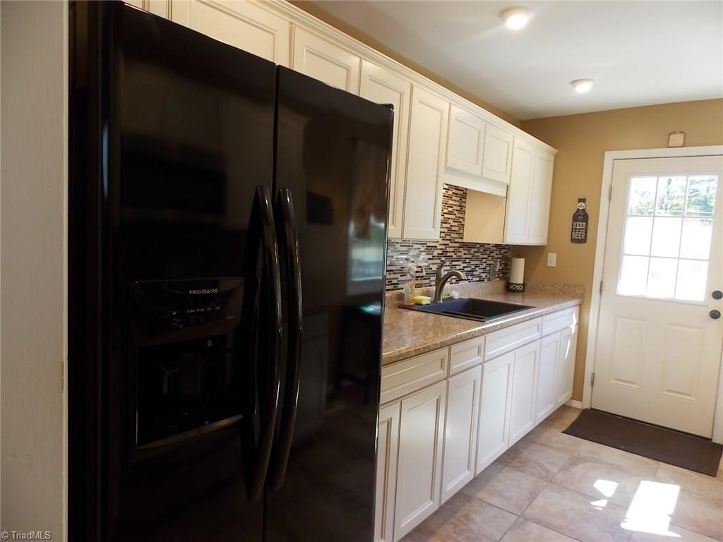 124 Chatham Road Mount Airy, NC 27030 - Photo 11 of 18 Gallery Image 11