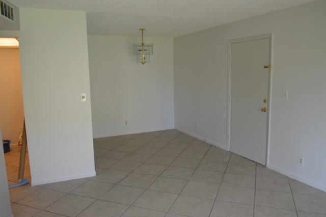 1806 Abbey Road, Unit 107 West Palm Beach, FL 33415 - Photo 8 of 12 Dining