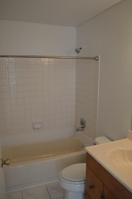 1806 Abbey Road, Unit 107 West Palm Beach, FL 33415 - Photo 9 of 12 Guestbath