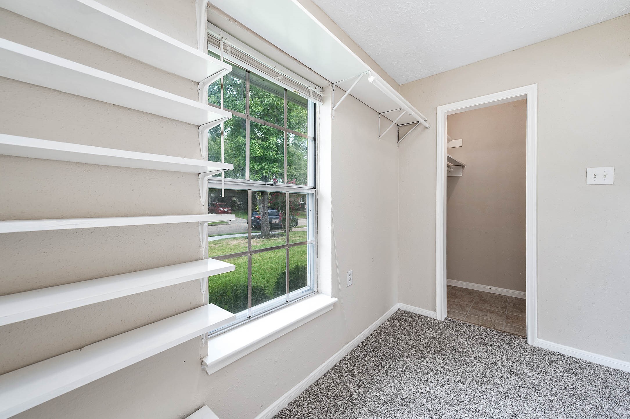 915 West Primrose Meadows Circle Pearland, TX 77584 - Photo 24 of 31 a view of small space with wooden floor and windows