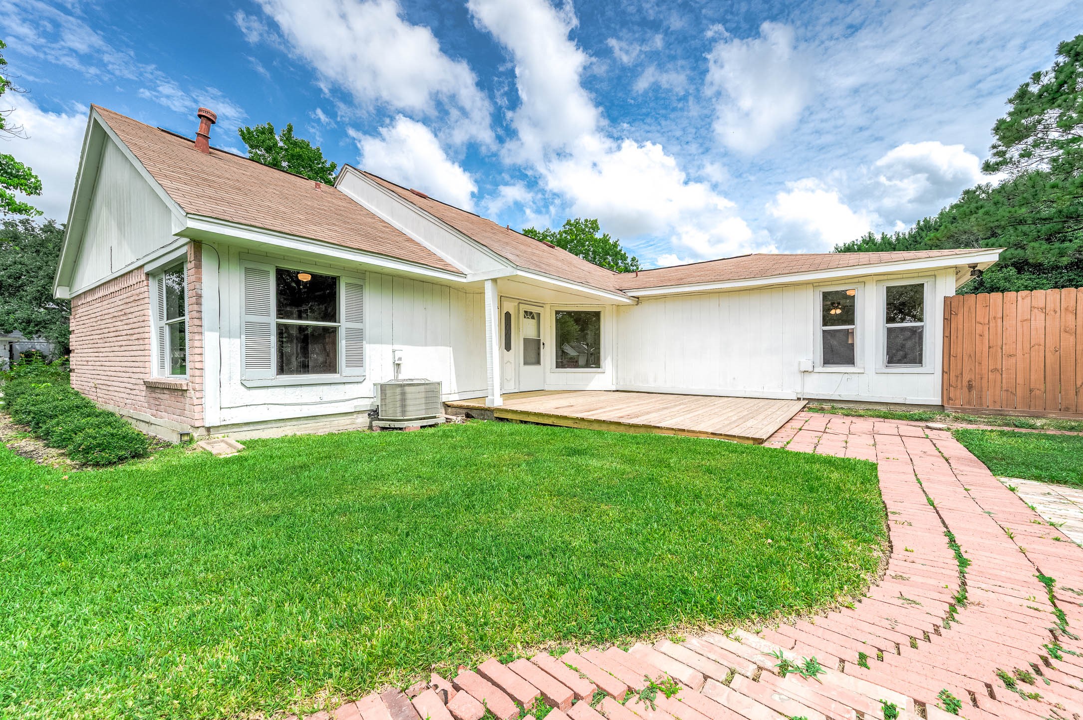 915 West Primrose Meadows Circle Pearland, TX 77584 - Photo 26 of 31 a view of a house with a backyard