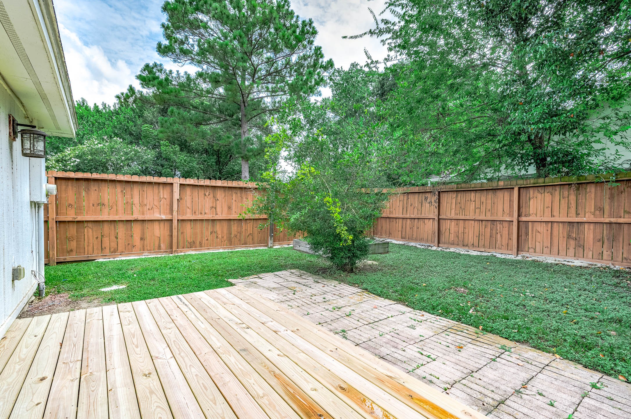 915 West Primrose Meadows Circle Pearland, TX 77584 - Photo 30 of 31 a view of backyard with wooden floor and fence