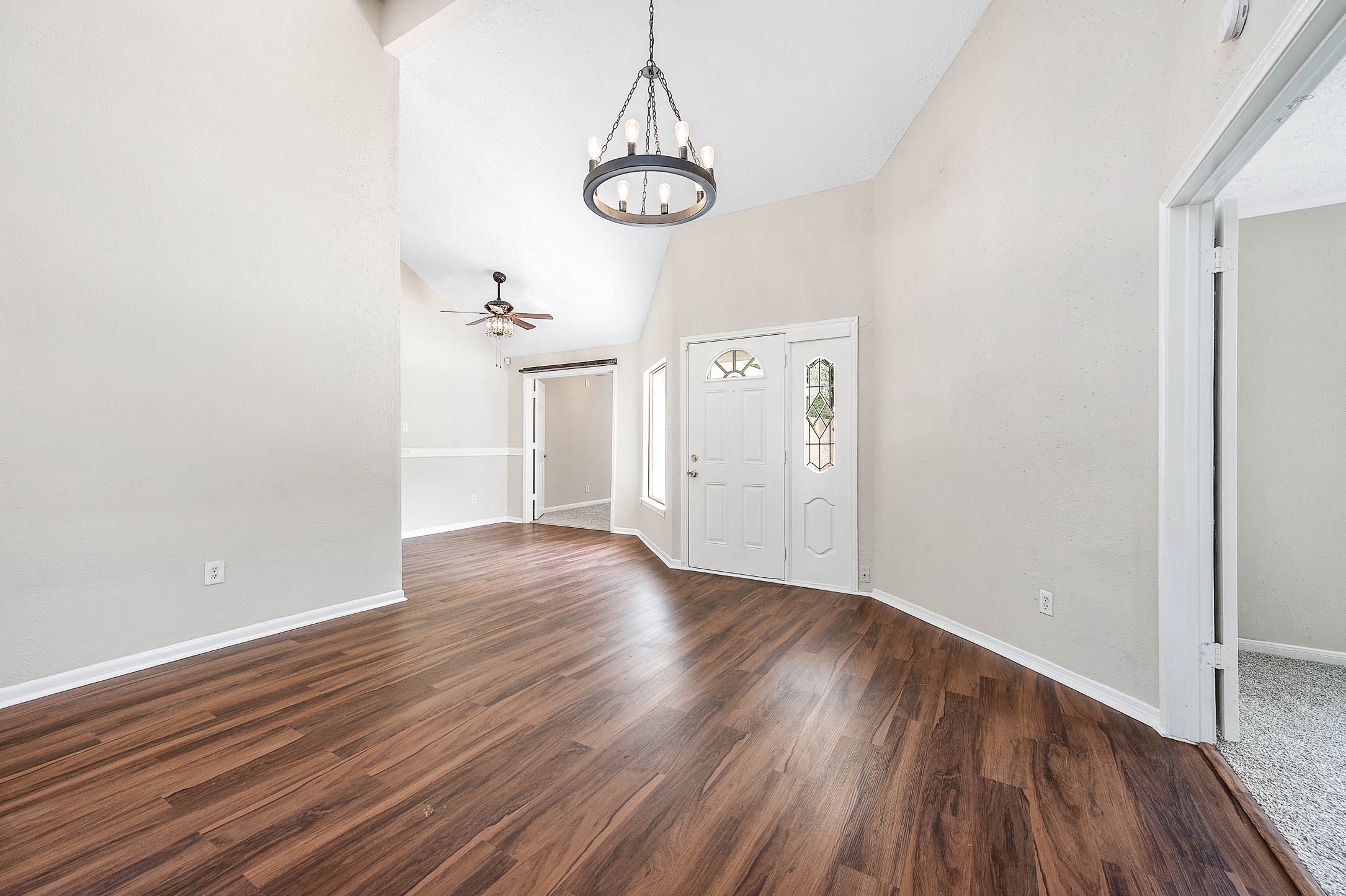 915 West Primrose Meadows Circle Pearland, TX 77584 - Photo 6 of 31 a view of a hallway with wooden floor