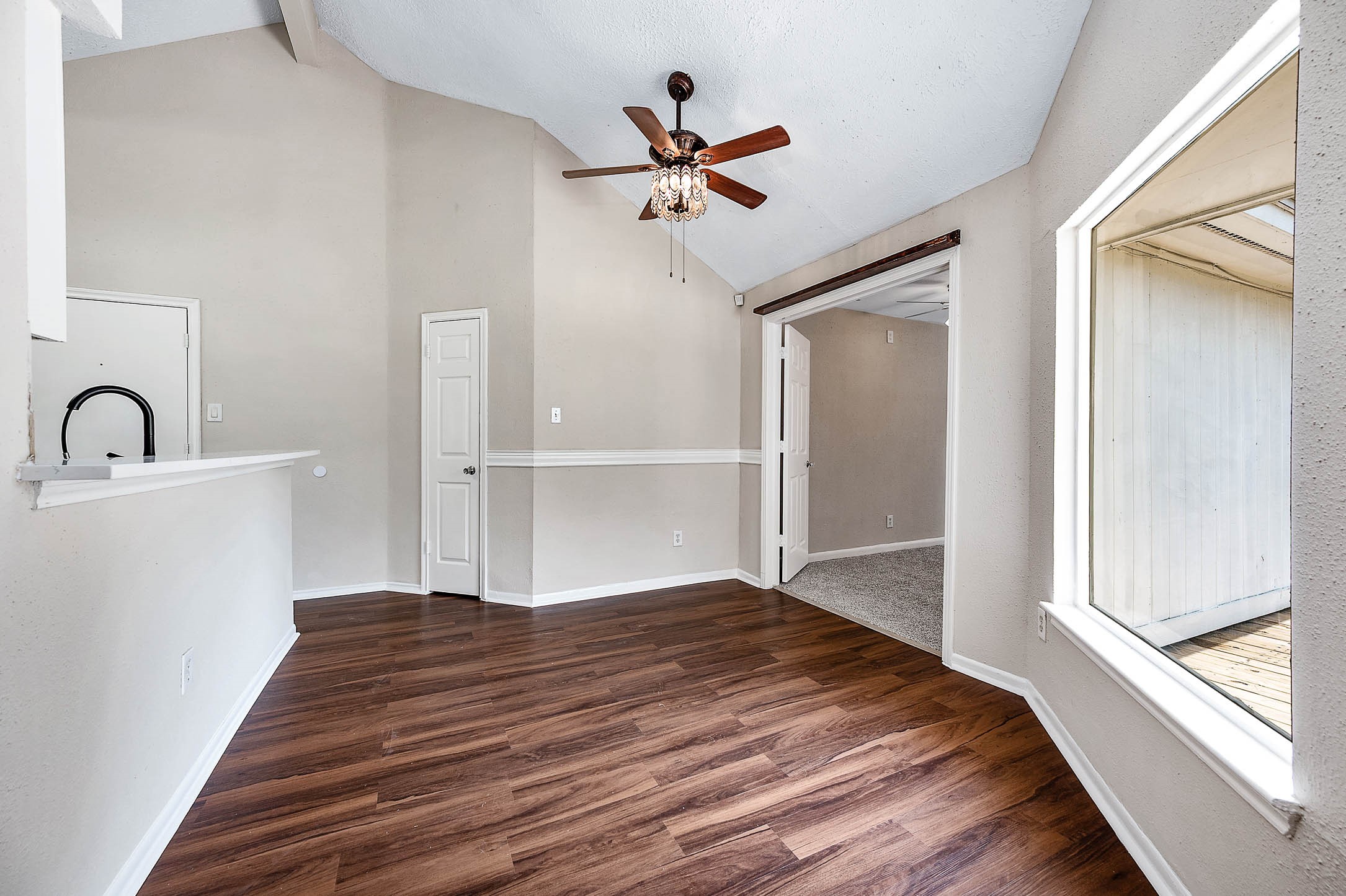 915 West Primrose Meadows Circle Pearland, TX 77584 - Photo 9 of 31 a bedroom with a bed and a window