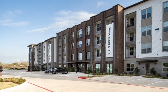 $2,200 | 16717 Westpark Drive, Unit C1, Houston, TX 77083