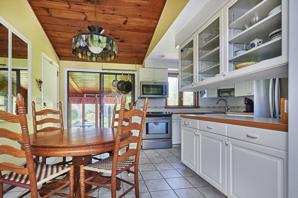 304 Loudville Road Easthampton, MA 01027 - Photo 9 of 42 Gallery Image 9