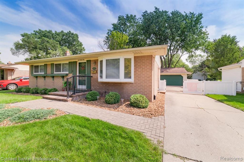 624 Hill Street Rochester, MI 48307 - Photo 1 of 49