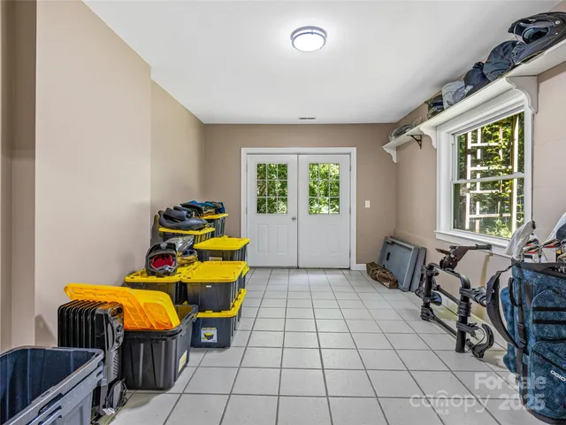 $720,000 | 247 Big Raven Lane, Saluda, NC 28773