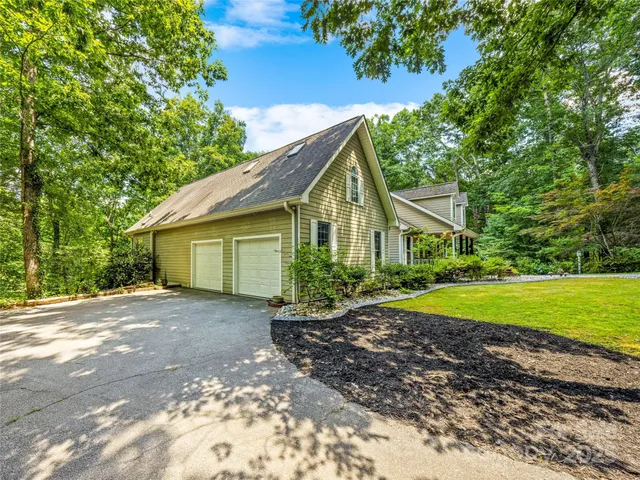 $720,000 | 247 Big Raven Lane, Saluda, NC 28773