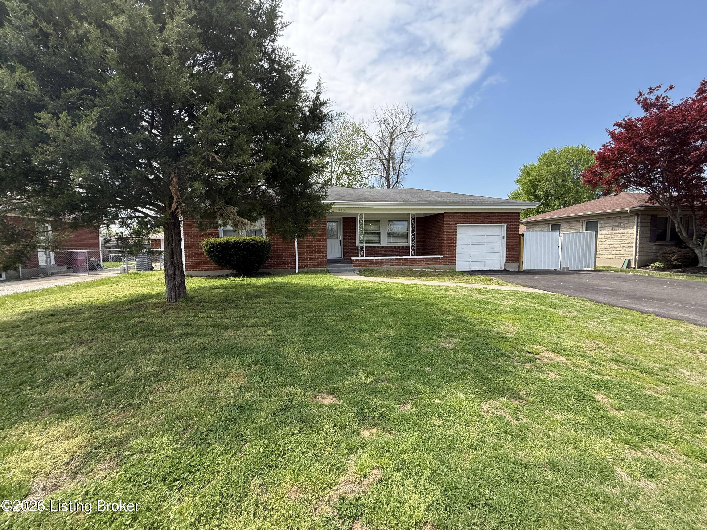 10414 Deering Road Louisville, KY 40272 - Photo 4 of 33 d12