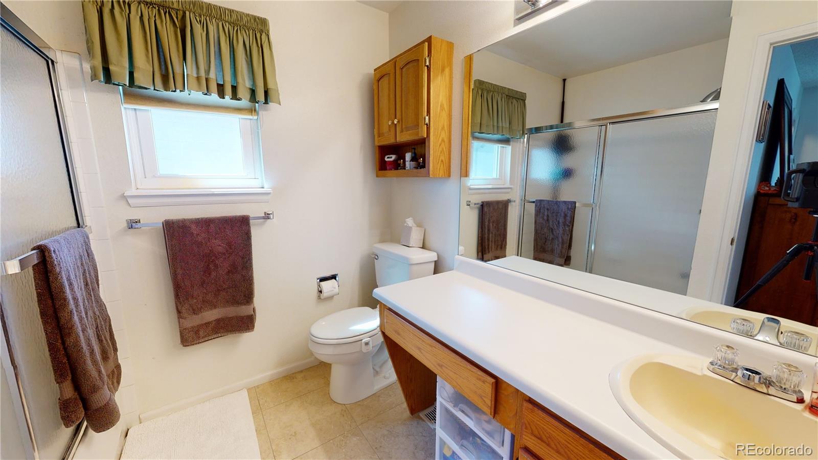 10482 Hyacinth Street Highlands Ranch, CO 80129 - Photo 27 of 40 a bathroom with a sink toilet and shower
