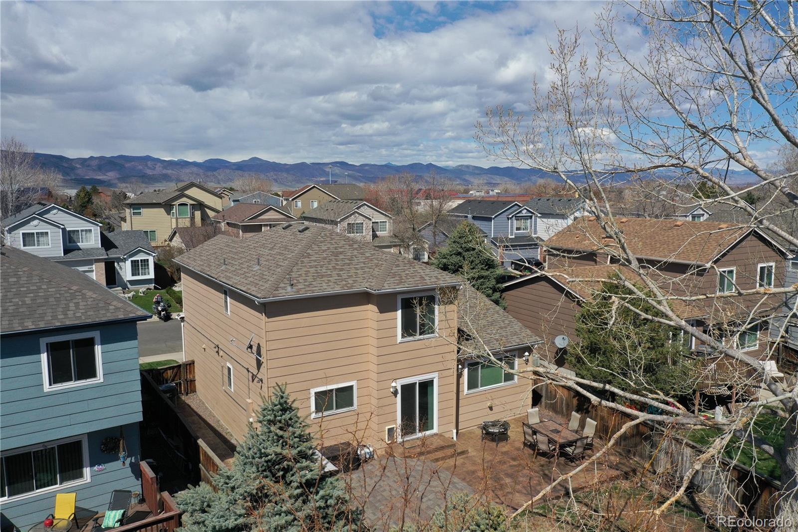 10482 Hyacinth Street Highlands Ranch, CO 80129 - Photo 39 of 40 front view of a house with a yard