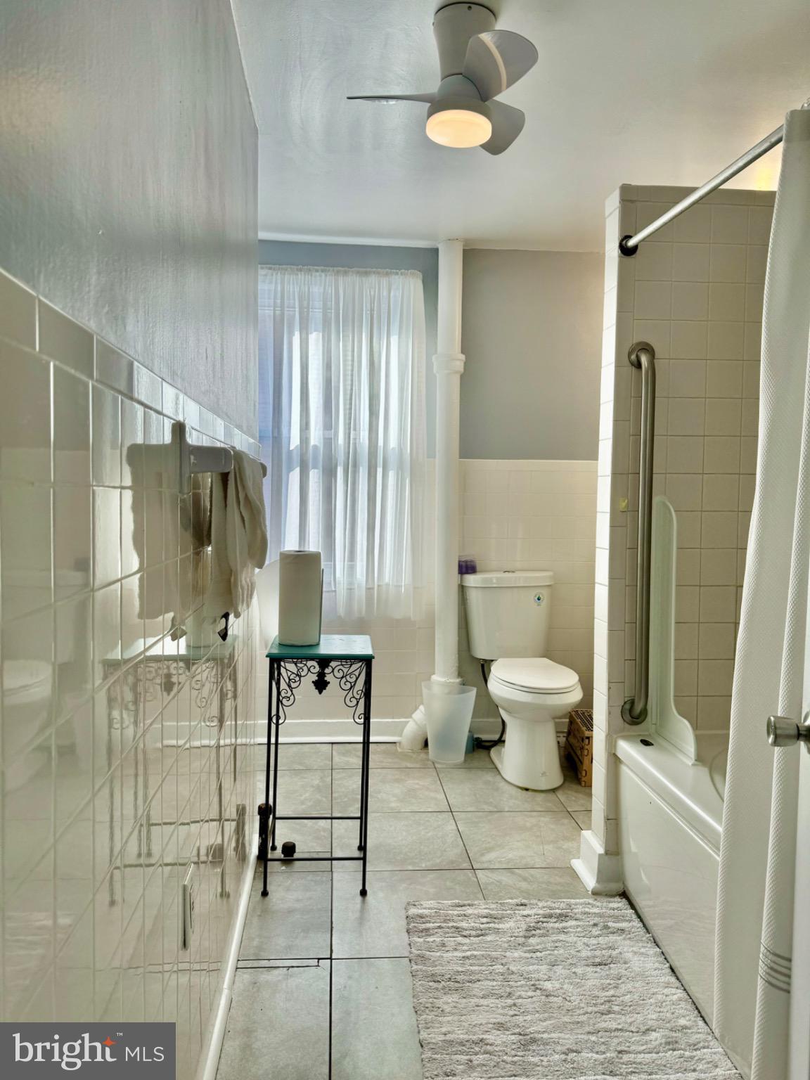 3210 Harford Road Baltimore, MD 21218 - Photo 25 of 33 a bathroom with a toilet and a shower