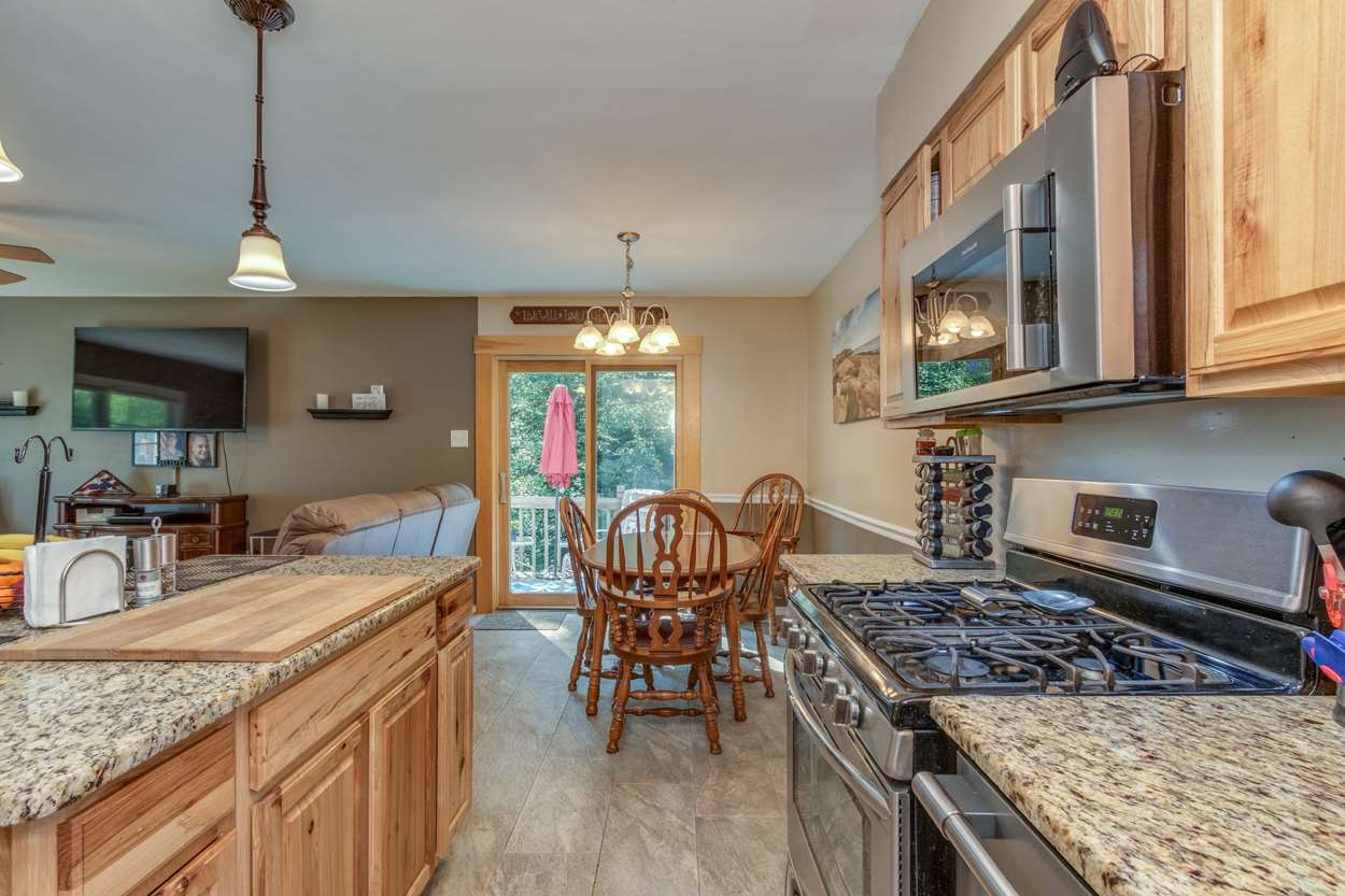 272 Middle Road Deerfield, NH 03037 - Photo 3 of 27