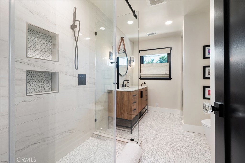 905 Olive Street Paso Robles, CA 93446 - Photo 28 of 61 Main home- Hall/guest bathroom