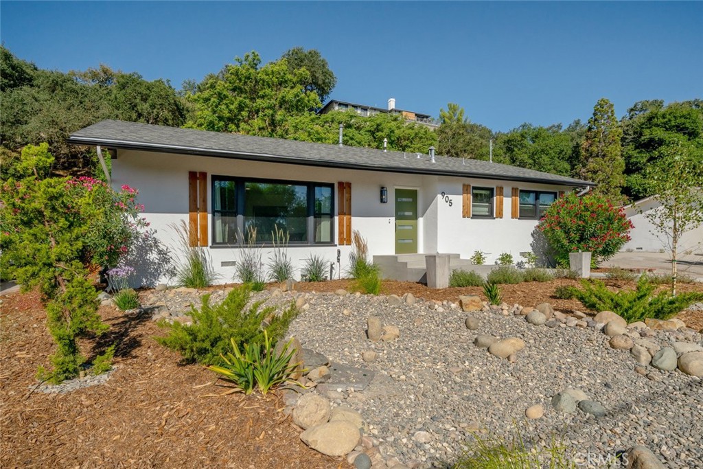 905 Olive Street Paso Robles, CA 93446 - Photo 58 of 61 front view of a house with a yard