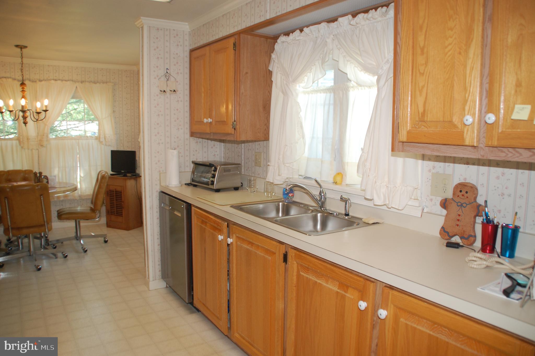 11 Sutton Place Souderton, PA 18964 - Photo 11 of 48 and counter space.