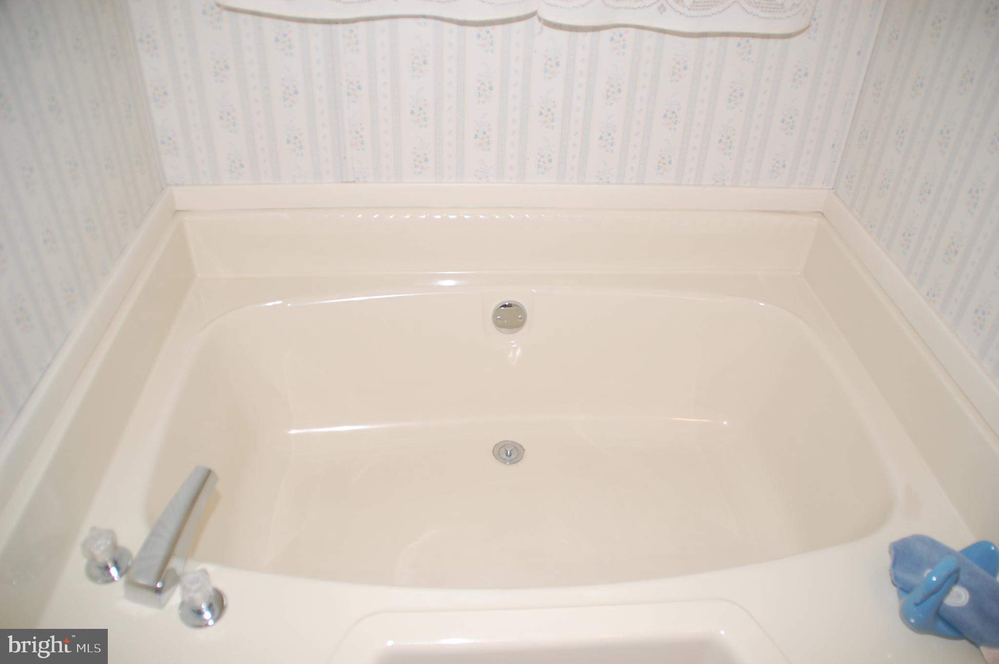 11 Sutton Place Souderton, PA 18964 - Photo 22 of 48 with large soaking tub...