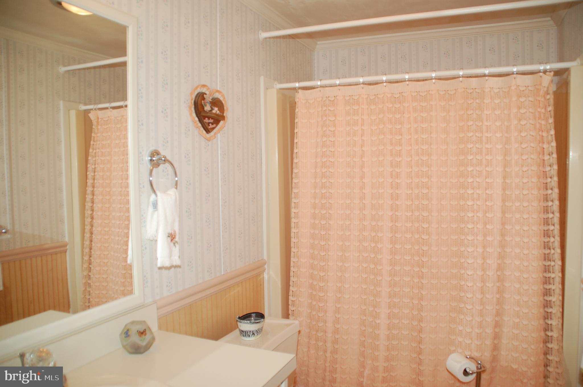 11 Sutton Place Souderton, PA 18964 - Photo 27 of 48 Hall Bathroom with full tub and shower unit...