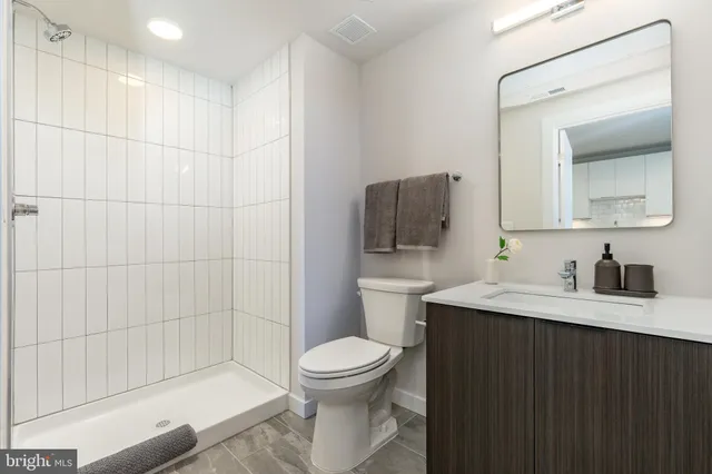 a view of livingroom with furniture