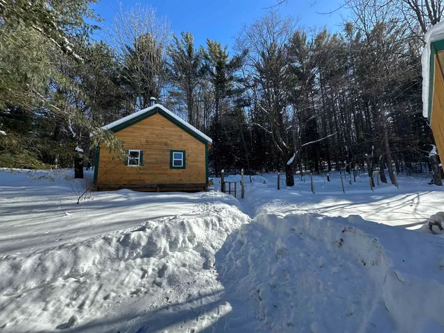$150,000 | 9 Dry Pond Road, Glover, VT 05839