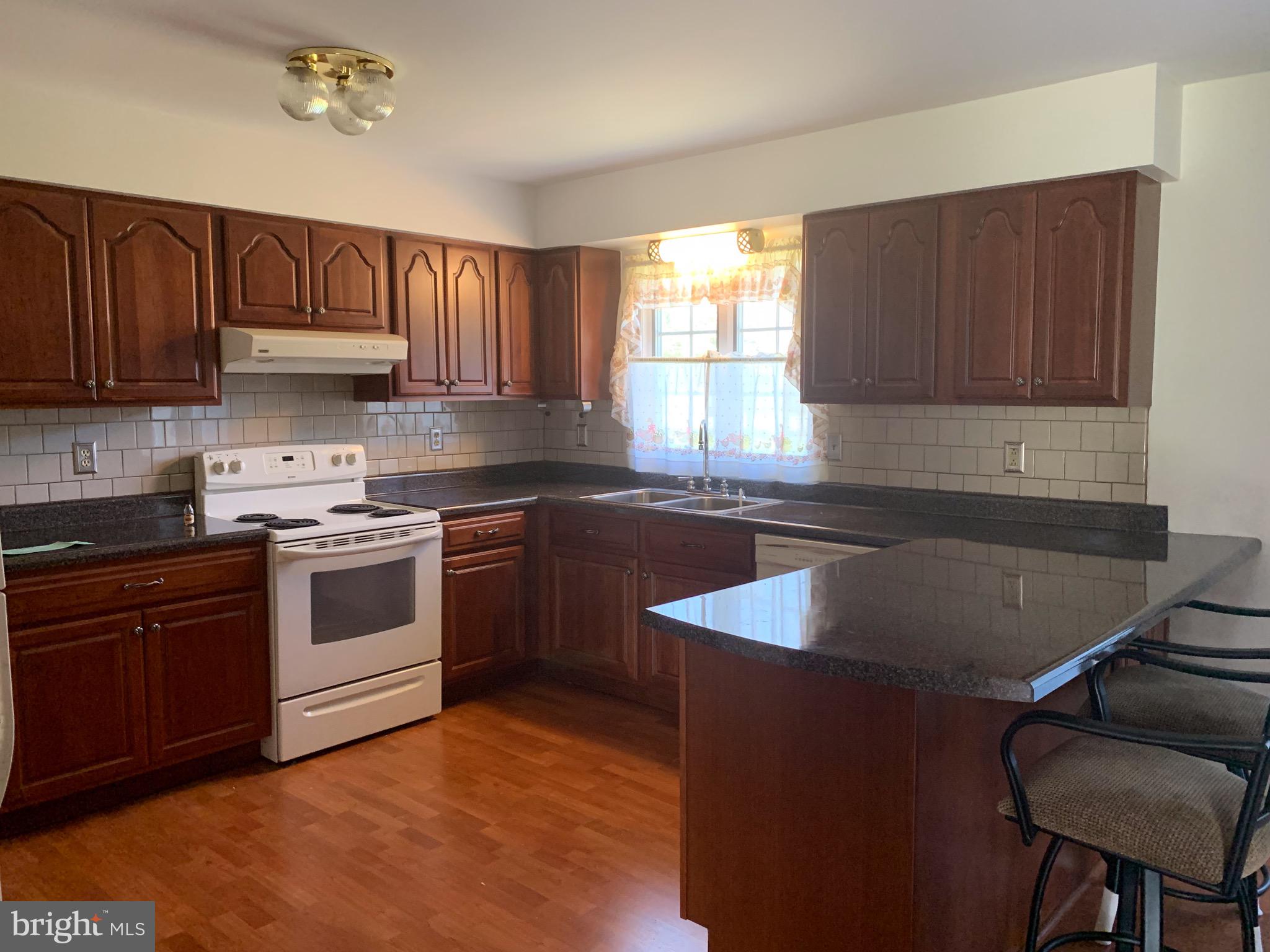Beautifully Maintained Kitchen