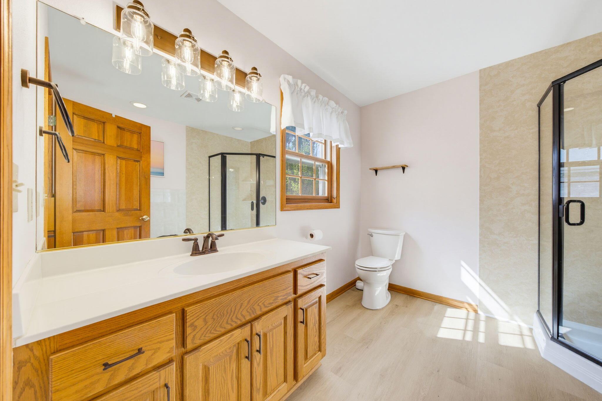 W2254 Kniep Road Spring Prairie, WI 53121 - Photo 25 of 81 Primary Bathroom