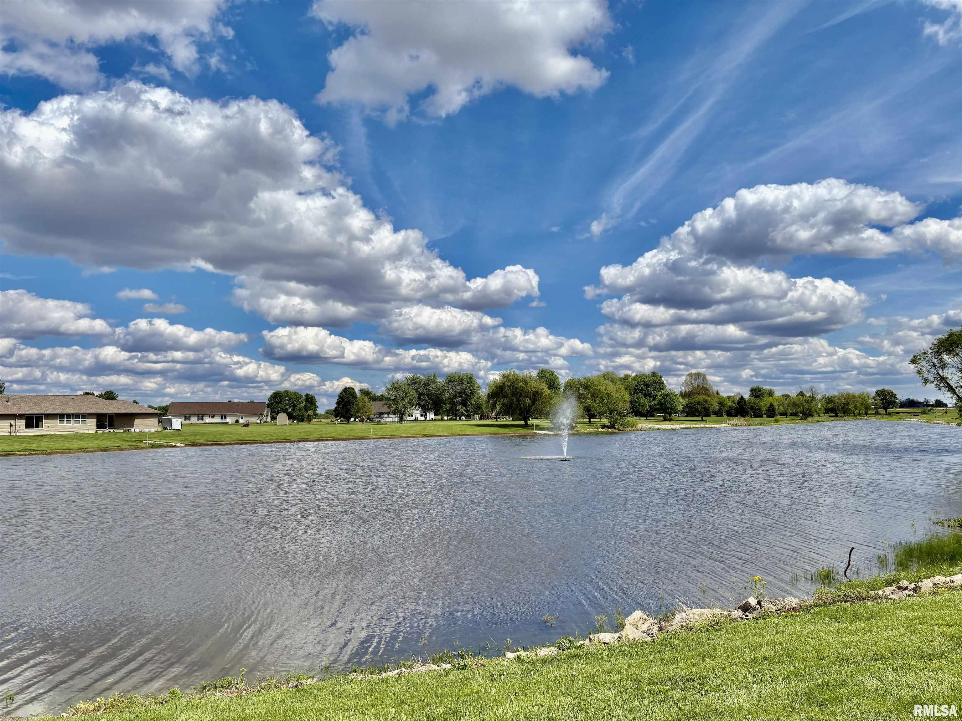 15 Trussell Road Jacksonville, IL 62650 - Photo 3 of 73 Gallery Image 3
