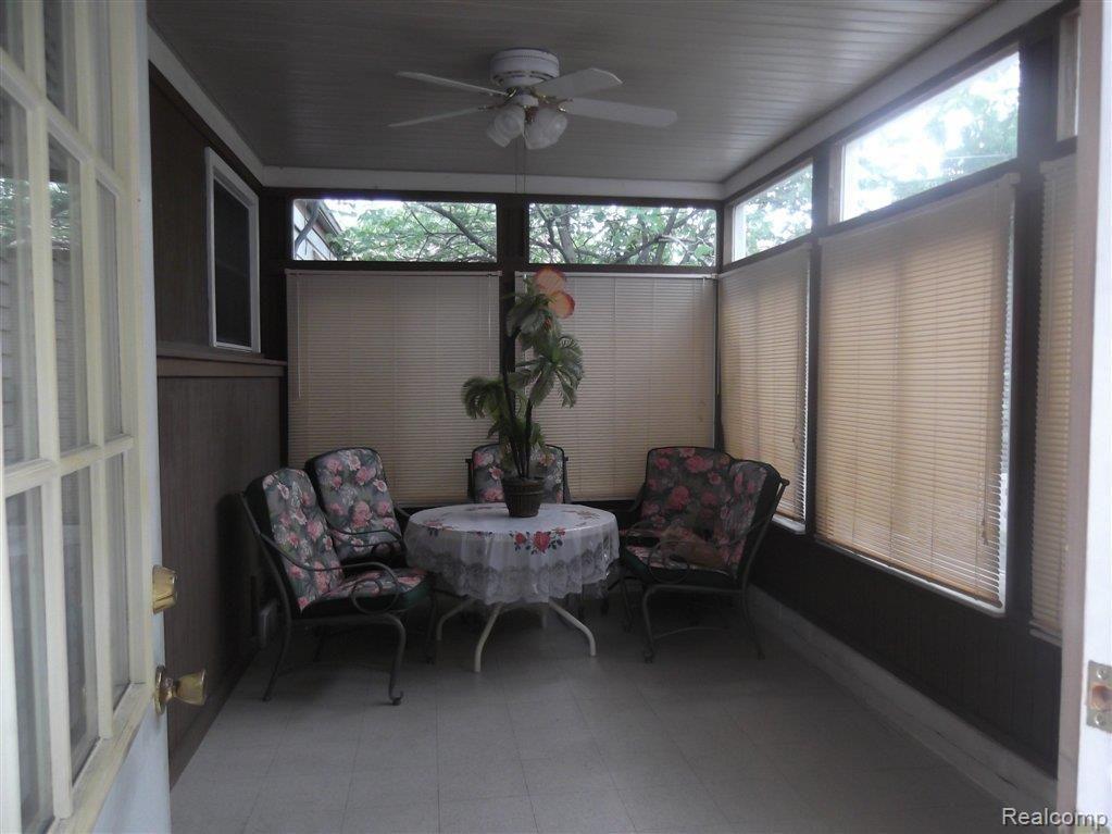 9546 Pardee Road Taylor, MI 48180 - Photo 6 of 17 Sunroom 2 of 2