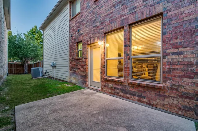 a view of a house with backyard and porch