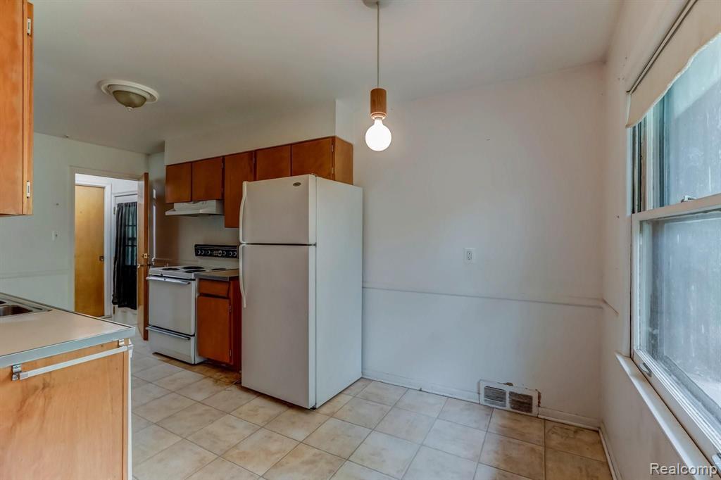 29531 Fall River Road Southfield, MI 48076 - Photo 10 of 25