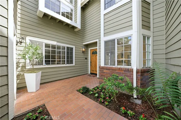 $949,000 | 510 Stoneham Court, Unit 102, Long Beach, CA 90803