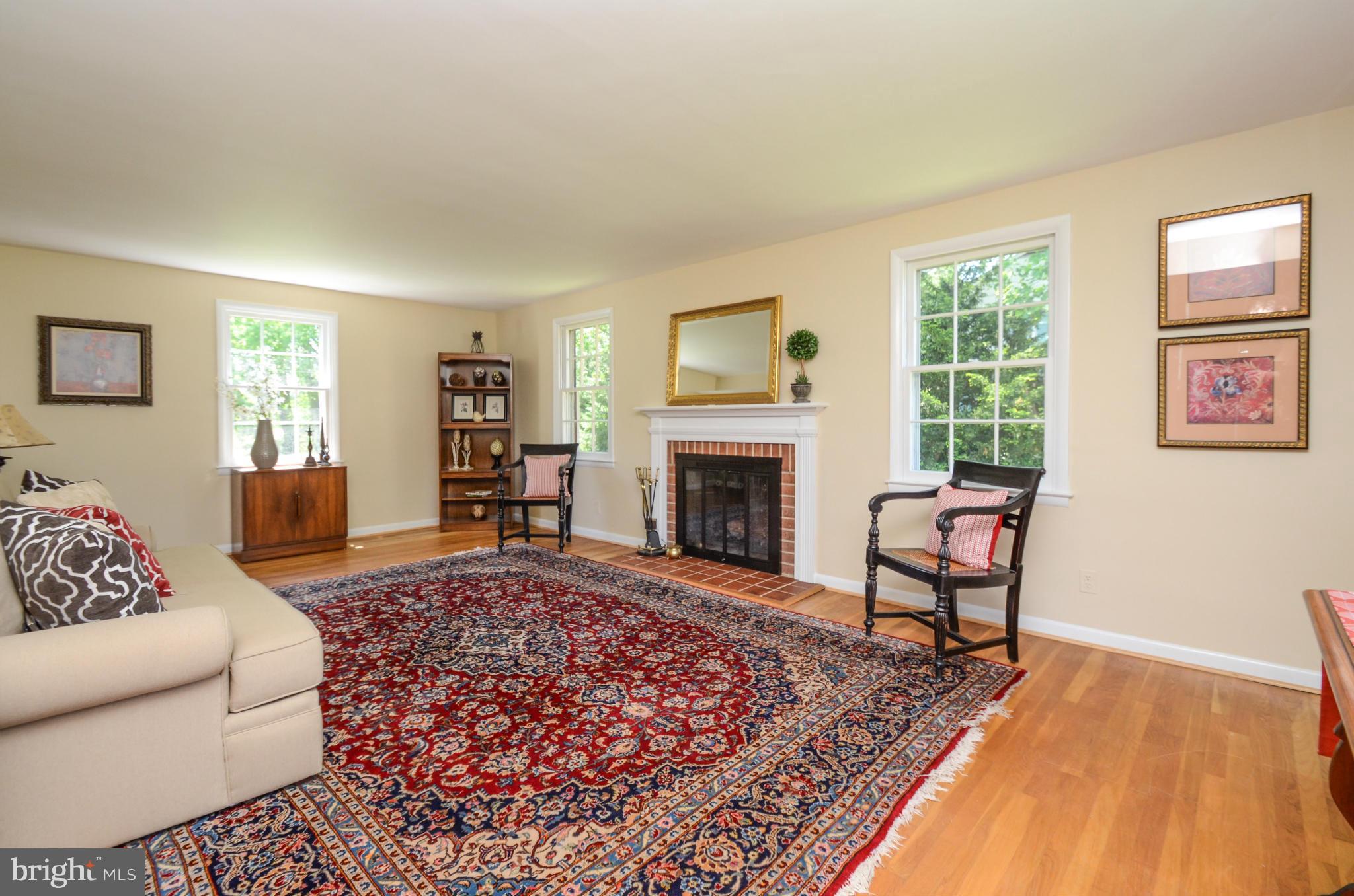 1813 Landrake Road Baltimore, MD 21204 - Photo 4 of 30 Living Room