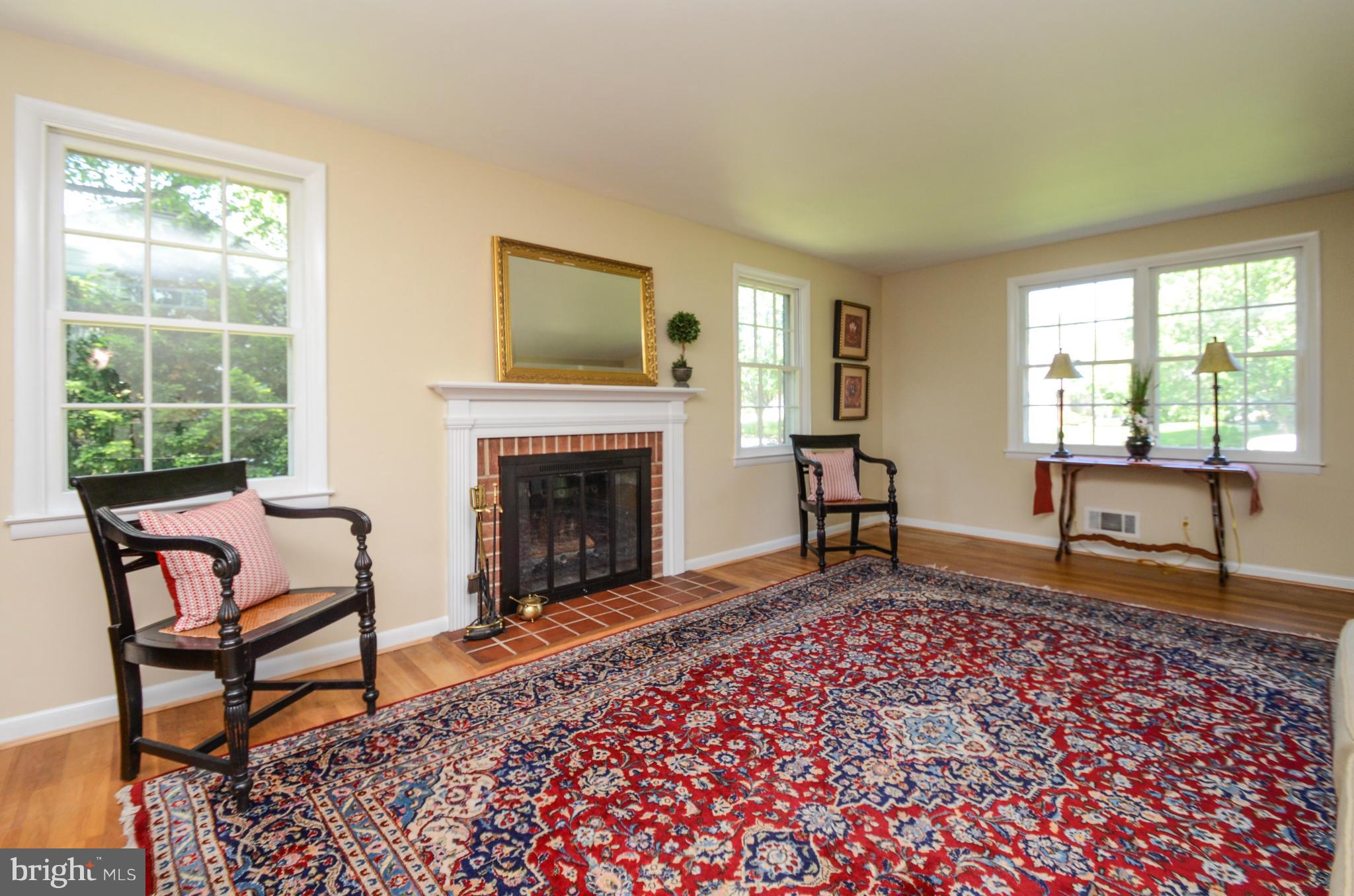 1813 Landrake Road Baltimore, MD 21204 - Photo 5 of 30 Living Room