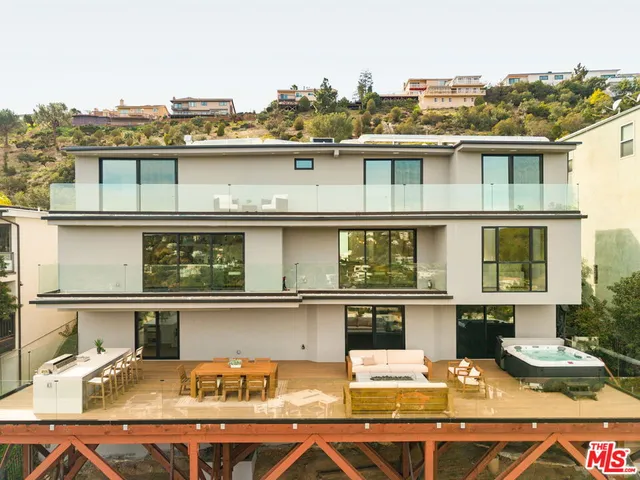 $18,500 | 2422 Apollo Drive, Los Angeles, CA 90046