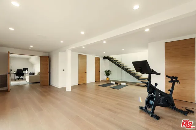 $18,500 | 2422 Apollo Drive, Los Angeles, CA 90046