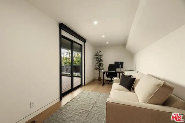 $18,500 | 2422 Apollo Drive, Los Angeles, CA 90046