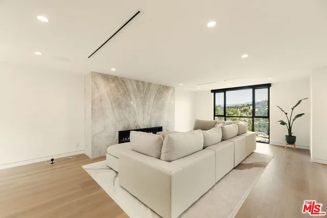 $18,500 | 2422 Apollo Drive, Los Angeles, CA 90046