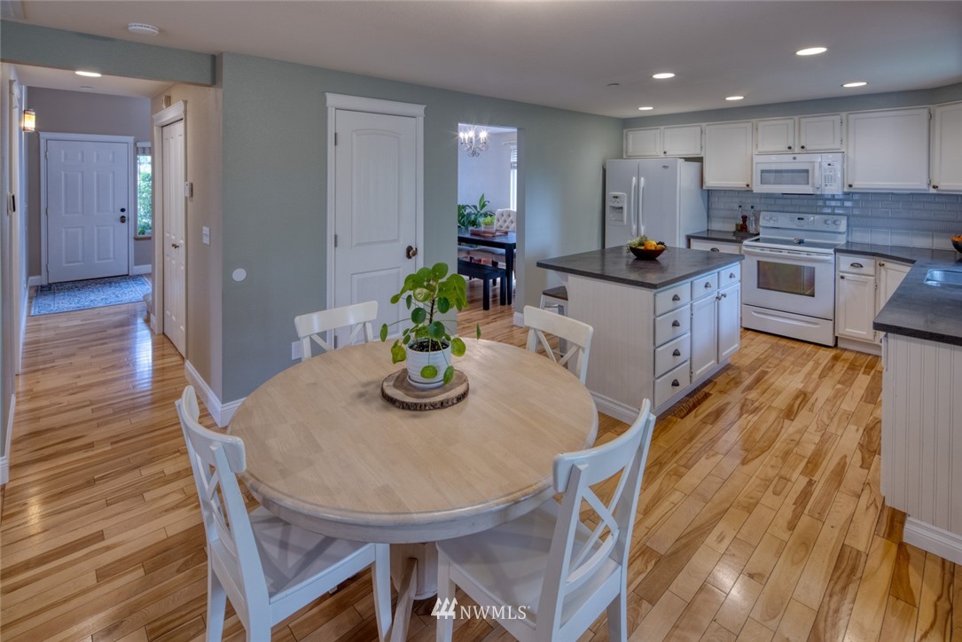 2219 Kennewick Place Northeast Renton, WA 98056 - Photo 11 of 31 Gallery Image 11