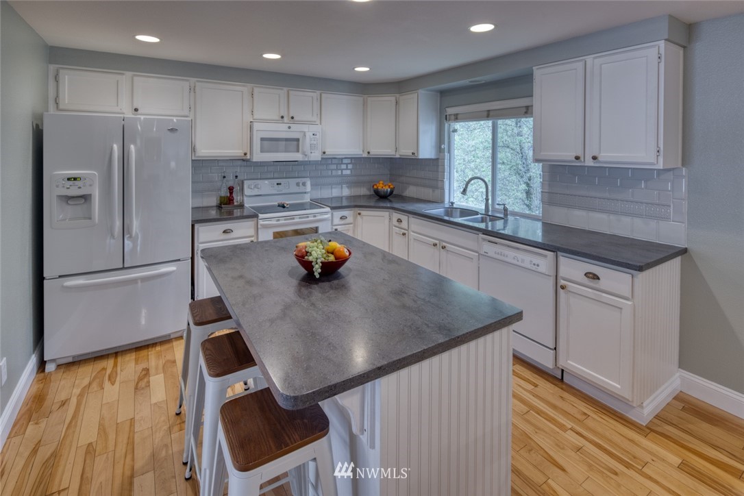 2219 Kennewick Place Northeast Renton, WA 98056 - Photo 12 of 31 Gallery Image 12